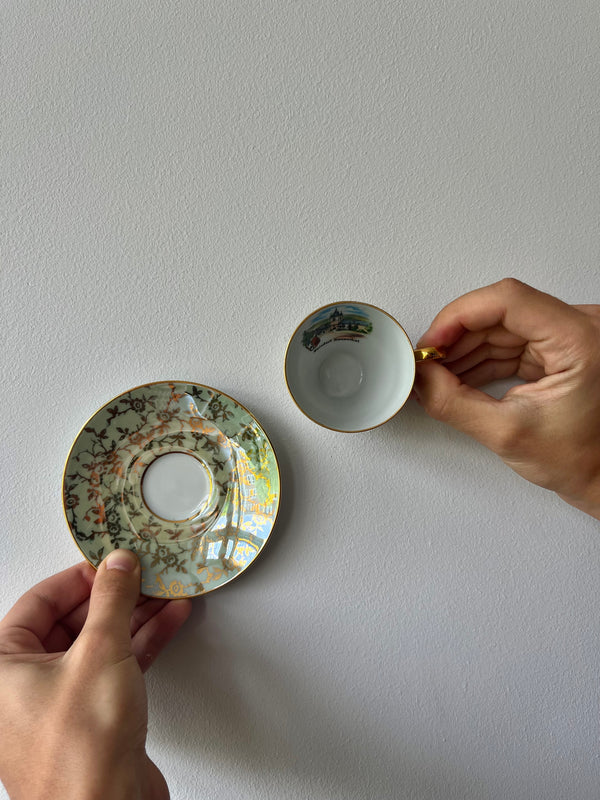 Espressotasse und Untertasse in Grün und Gold im Vintage-Stil – Blumengeschirr
