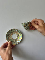 Espressotasse und Untertasse in Grün und Gold im Vintage-Stil – Blumengeschirr