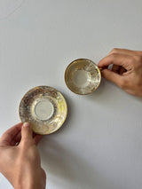 Vintage-Set aus goldener Espressotasse und Untertasse – zwei Sammlerstücke