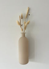 Hängende beige/graue Vase im Klara-Stil mit Trockenblumen