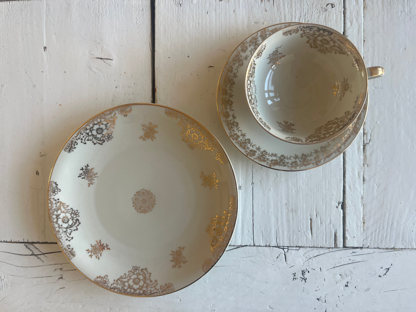 Vintage Tableware Gold